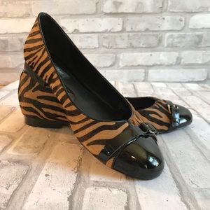 ❤️White House Black Market City Flat Tiger 10